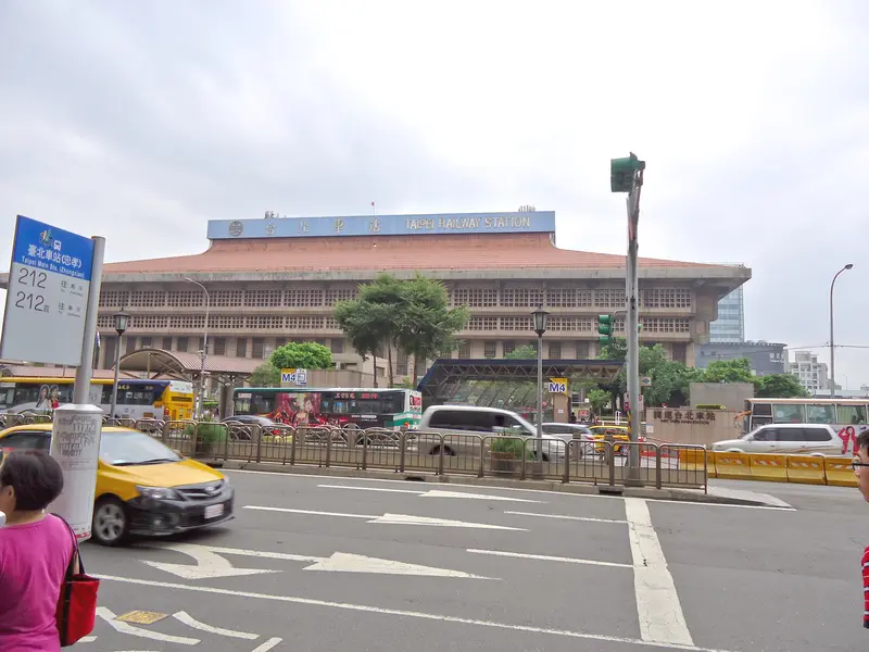 The large Taipei Main Station building with its red roof and Taipei Railway Station signage