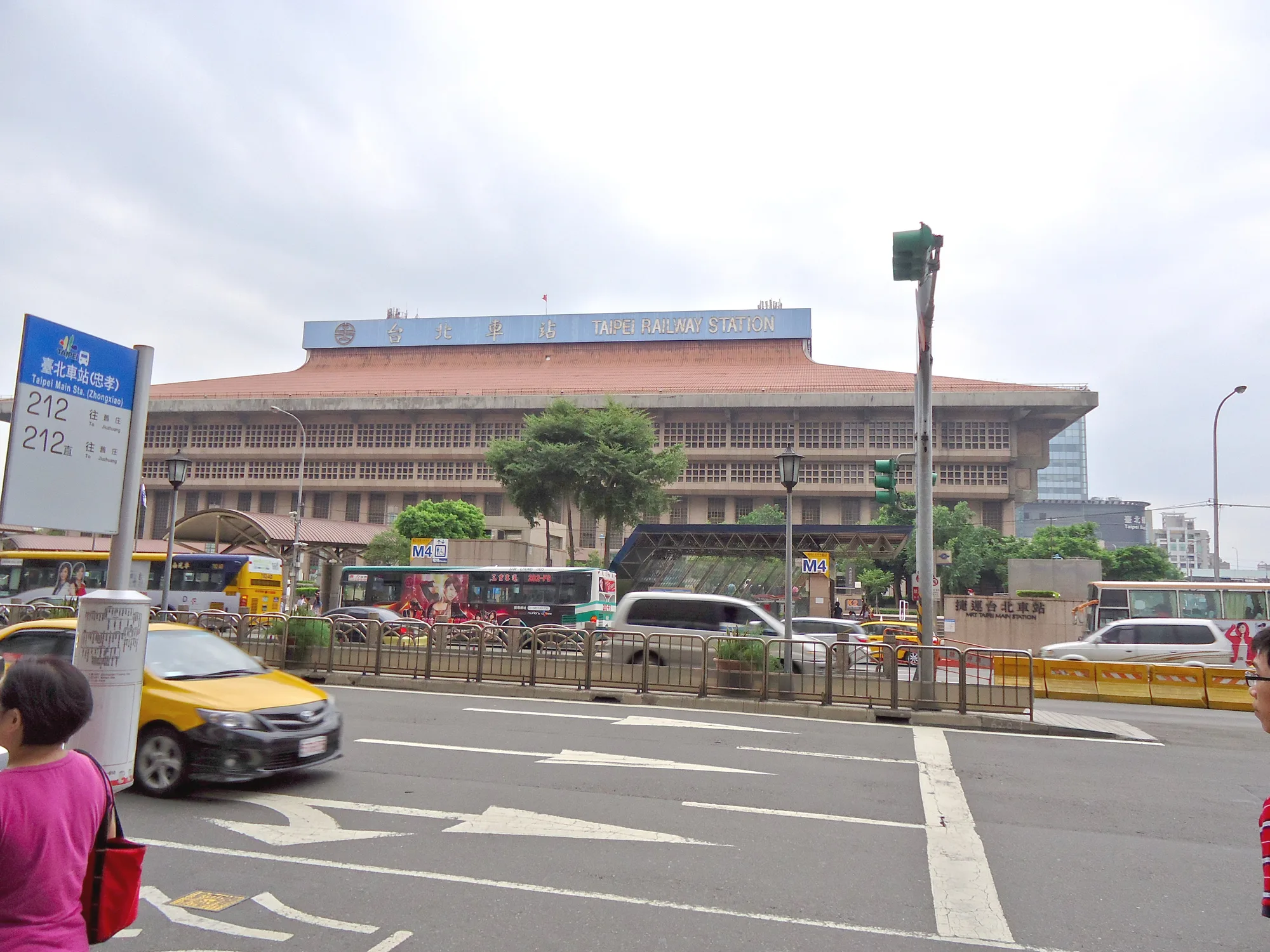 The large Taipei Main Station building with its red roof and Taipei Railway Station signage